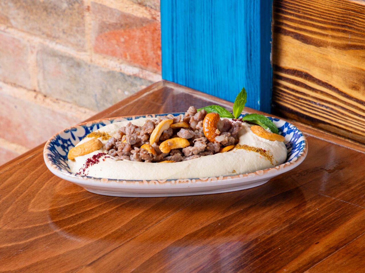 hummus with Meats